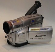 Продам полупрофессиональную видеокамеру JVC GR-SXM49E + Cумка,  2 кассе