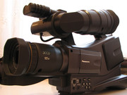 Плечевую полупрофессиональную видеокамеру Panasonic AG DVC60E