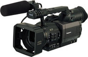 профессиональную видеокамеру panasonic DVX100BE