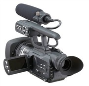 Продам видеокамеру JVC GY-HM100E