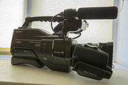 Продам профессиональную видеокамеру Sony HXR-MC2000